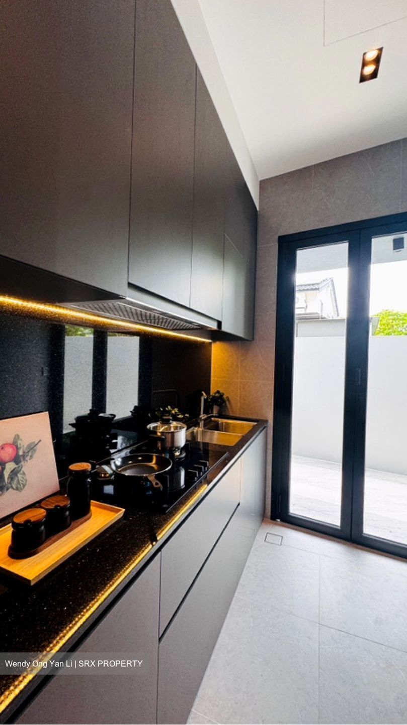 Sembawang Straits Estate (D27), Terrace #597321901